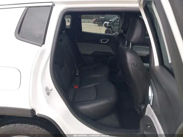 3C4NJDBN8ST561605 2025 JEEP COMPASS - Image 8