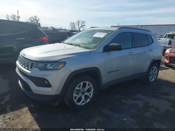 3C4NJDBN8ST567629 2025 JEEP COMPASS - Image 2