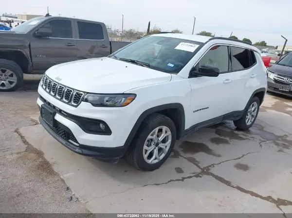 3C4NJDBN8ST568070 2025 JEEP COMPASS - Image 2