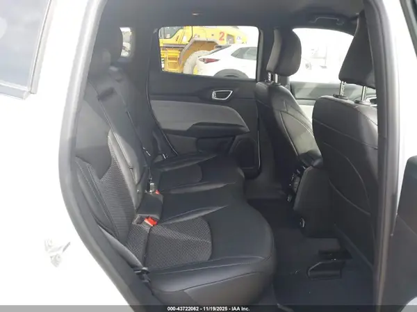3C4NJDBN8ST568070 2025 JEEP COMPASS - Image 8
