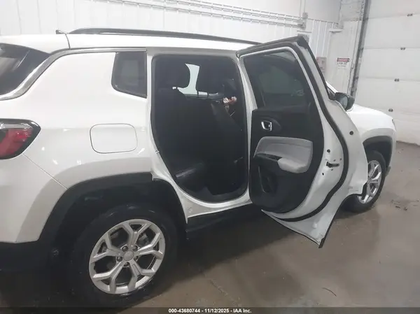 3C4NJDBN9RT111908 2024 JEEP COMPASS - Image 8