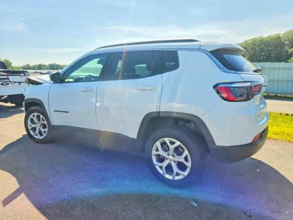 3C4NJDBN9RT138607 2024 JEEP COMPASS - Image 2