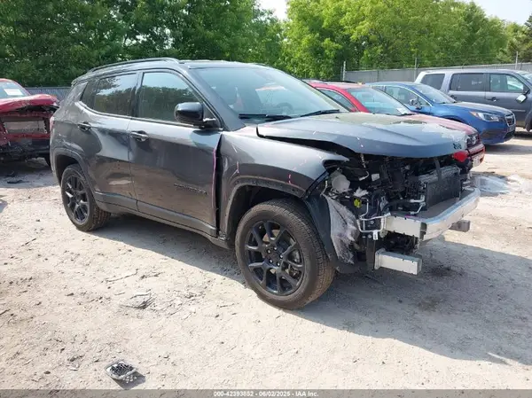 3C4NJDBNXPT520349 2023 JEEP COMPASS - Image 1