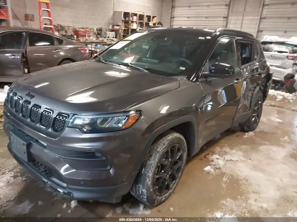 3C4NJDBNXPT527429 2023 JEEP COMPASS - Image 2