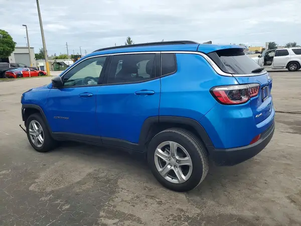 3C4NJDBNXPT560494 2023 JEEP COMPASS - Image 2