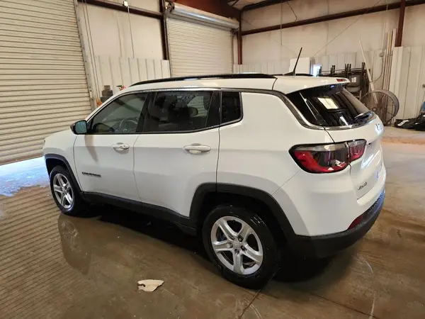 3C4NJDBNXPT561810 2023 JEEP COMPASS - Image 2