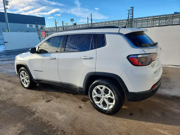 3C4NJDBNXRT102960 2024 JEEP COMPASS - Image 2