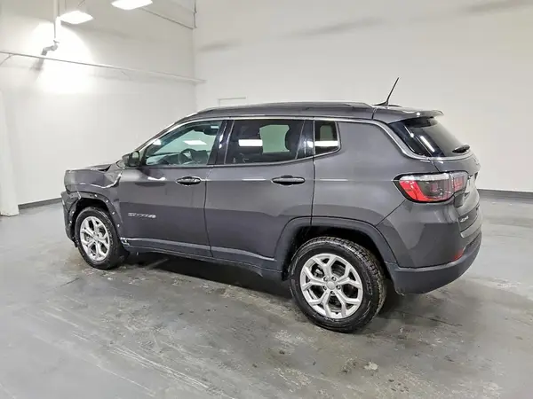 3C4NJDBNXRT116860 2024 JEEP COMPASS - Image 2