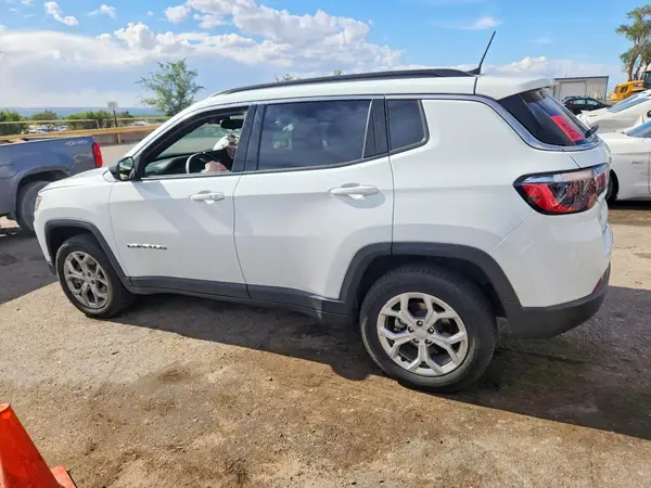 3C4NJDBNXRT132833 2024 JEEP COMPASS - Image 2