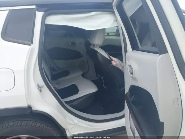 3C4NJDCB0HT664529 2017 JEEP COMPASS - Image 8