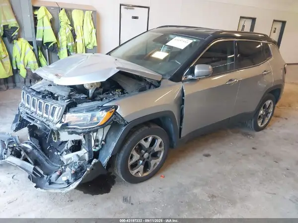 3C4NJDCB0JT104385 2018 JEEP COMPASS - Image 2