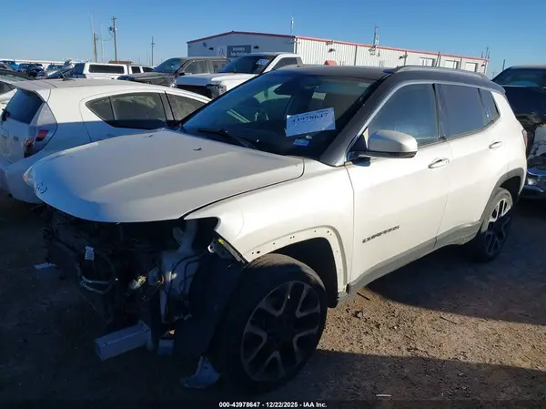 3C4NJDCB0JT117640 2018 JEEP COMPASS - Image 2