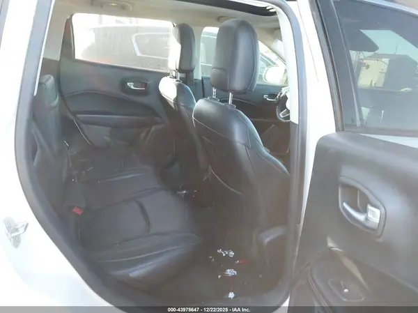 3C4NJDCB0JT117640 2018 JEEP COMPASS - Image 8