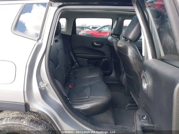 3C4NJDCB0JT117850 2018 JEEP COMPASS - Image 8