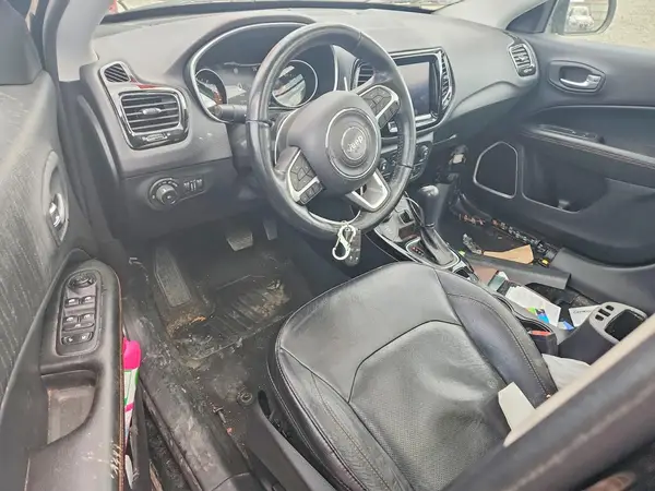 3C4NJDCB0JT144143 2018 JEEP COMPASS - Image 8