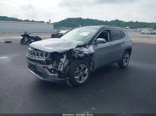 3C4NJDCB0JT176042 2018 JEEP COMPASS - Image 2