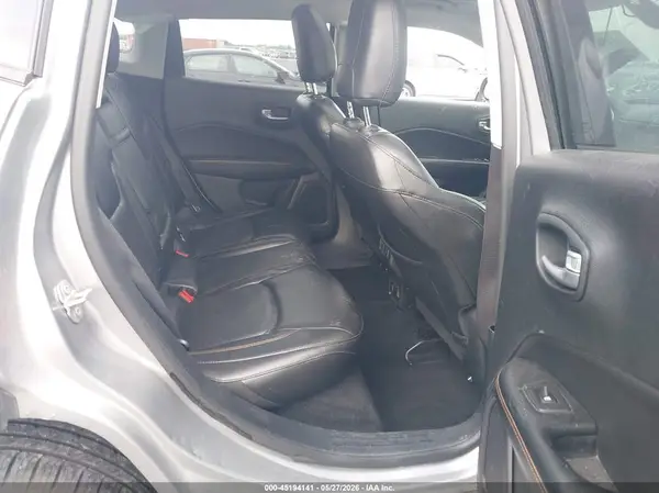 3C4NJDCB0JT176042 2018 JEEP COMPASS - Image 8