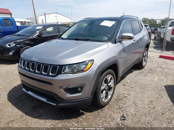 3C4NJDCB0JT246042 2018 JEEP COMPASS - Image 2
