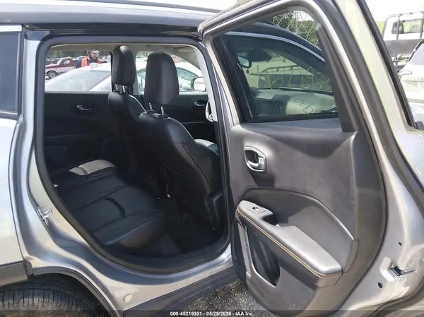 3C4NJDCB0JT246042 2018 JEEP COMPASS - Image 8