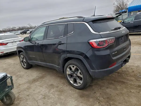 3C4NJDCB0JT252732 2018 JEEP COMPASS - Image 2