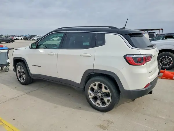 3C4NJDCB0JT264119 2018 JEEP COMPASS - Image 2