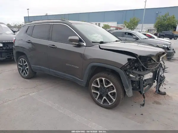 3C4NJDCB0JT264847 2018 JEEP COMPASS - Image 1