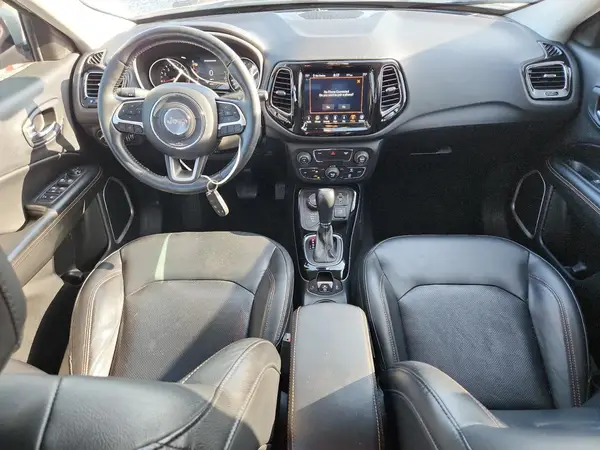 3C4NJDCB0JT315585 2018 JEEP COMPASS - Image 8