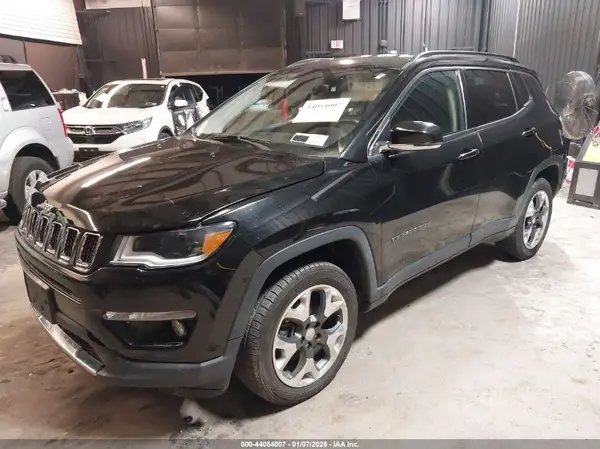 3C4NJDCB0JT332564 2018 JEEP COMPASS - Image 2