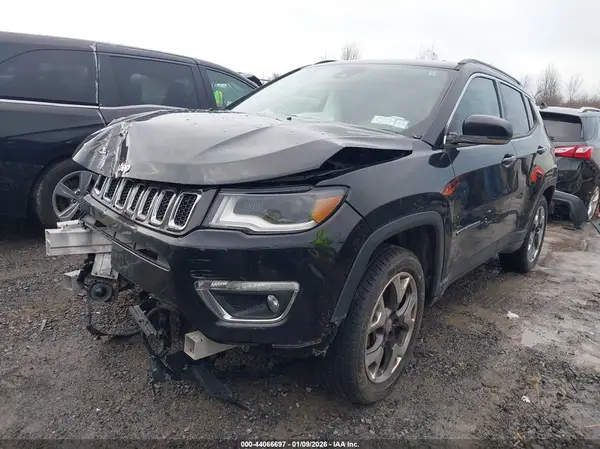 3C4NJDCB0JT332905 2018 JEEP COMPASS - Image 2