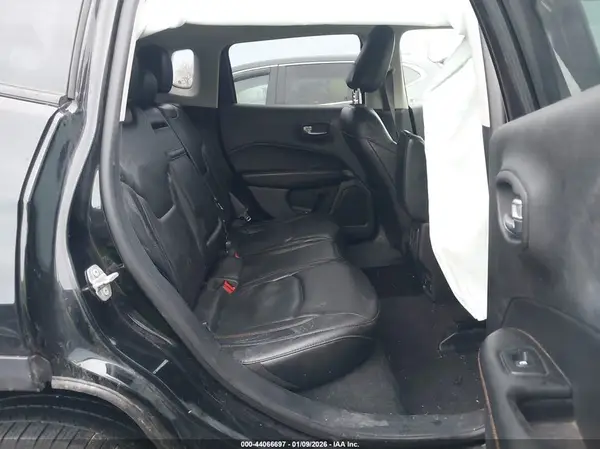 3C4NJDCB0JT332905 2018 JEEP COMPASS - Image 8