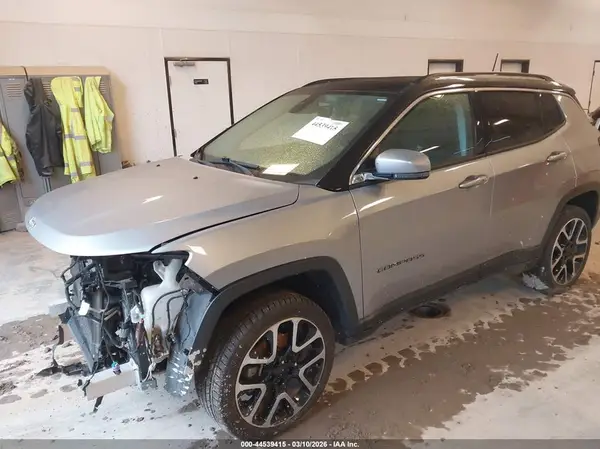 3C4NJDCB0JT337411 2018 JEEP COMPASS - Image 2