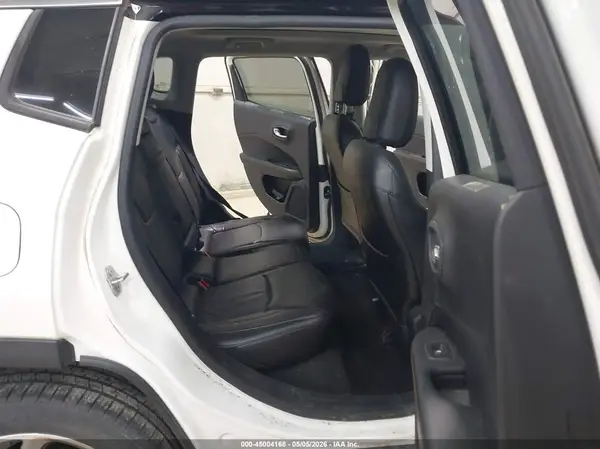3C4NJDCB0JT396393 2018 JEEP COMPASS - Image 8