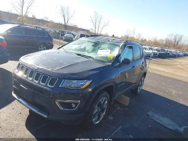3C4NJDCB0JT400779 2018 JEEP COMPASS - Image 2