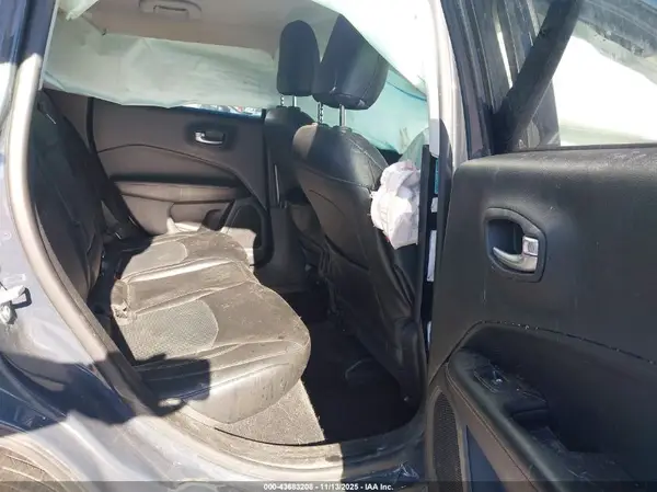 3C4NJDCB0JT400779 2018 JEEP COMPASS - Image 8