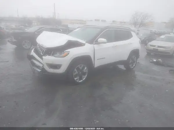 3C4NJDCB0JT483923 2018 JEEP COMPASS - Image 2