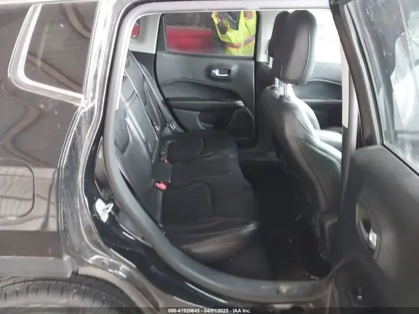 3C4NJDCB0JT484070 2018 JEEP COMPASS - Image 8