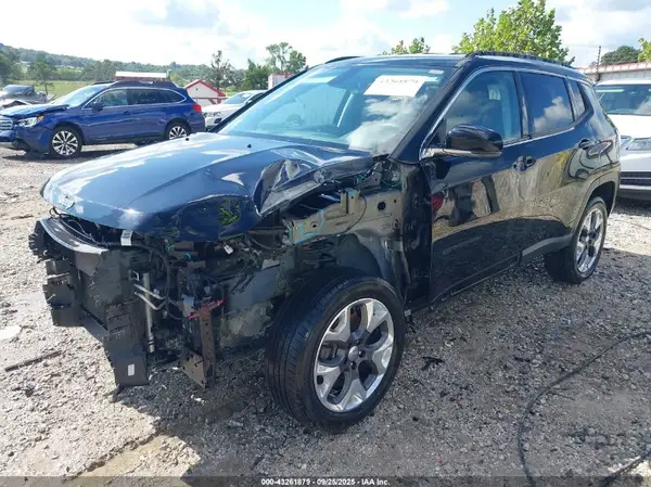 3C4NJDCB0JT484117 2018 JEEP COMPASS - Image 2