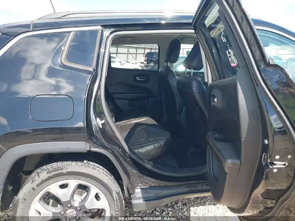 3C4NJDCB0JT484117 2018 JEEP COMPASS - Image 8