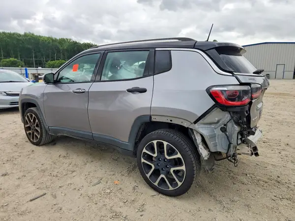3C4NJDCB1JT100734 2018 JEEP COMPASS - Image 2