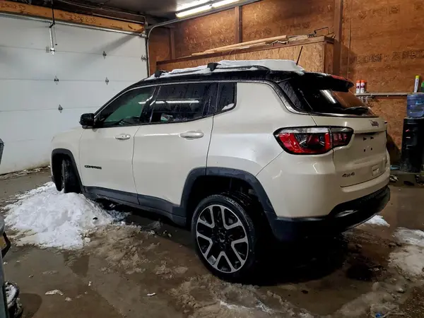 3C4NJDCB1JT101303 2018 JEEP COMPASS - Image 2