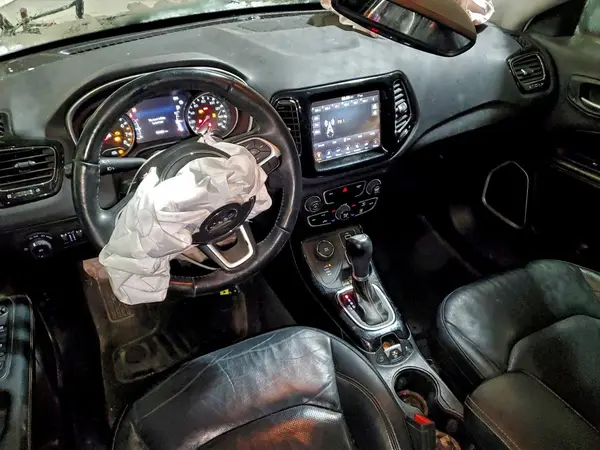 3C4NJDCB1JT101303 2018 JEEP COMPASS - Image 8