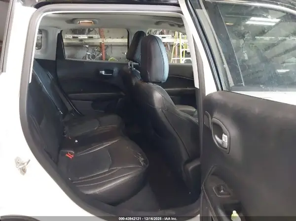 3C4NJDCB1JT113273 2018 JEEP COMPASS - Image 8