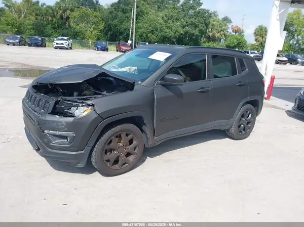 3C4NJDCB1JT130963 2018 JEEP COMPASS - Image 2