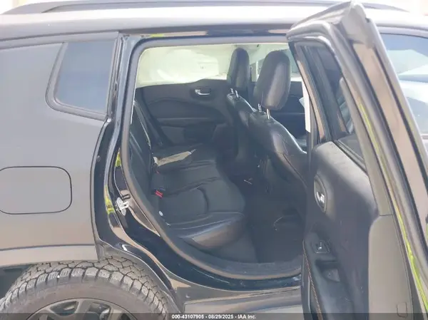 3C4NJDCB1JT130963 2018 JEEP COMPASS - Image 8