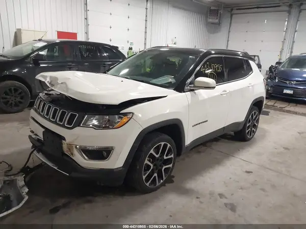 3C4NJDCB1JT153465 2018 JEEP COMPASS - Image 2
