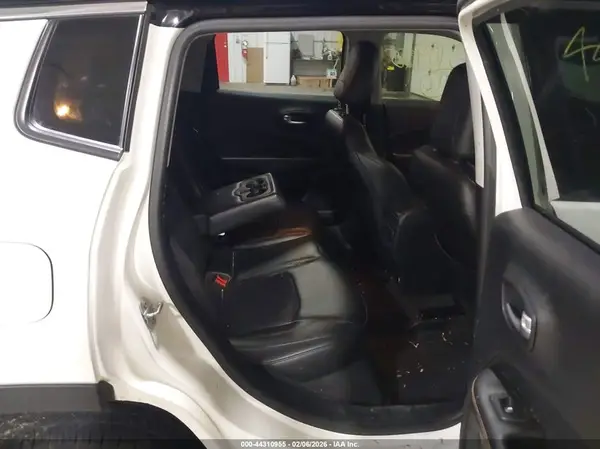 3C4NJDCB1JT153465 2018 JEEP COMPASS - Image 8