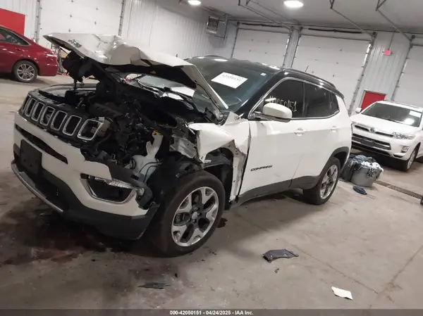 3C4NJDCB1JT180200 2018 JEEP COMPASS - Image 2