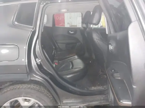 3C4NJDCB1JT201899 2018 JEEP COMPASS - Image 8