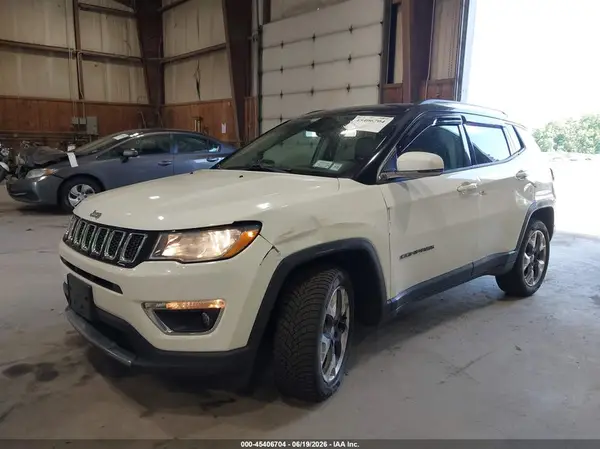 3C4NJDCB1JT209615 2018 JEEP COMPASS - Image 2