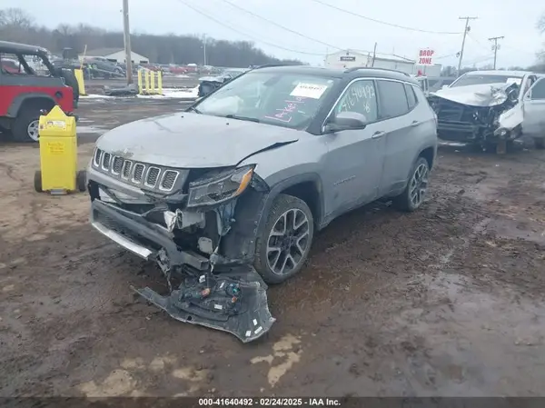 3C4NJDCB1JT238287 2018 JEEP COMPASS - Image 2